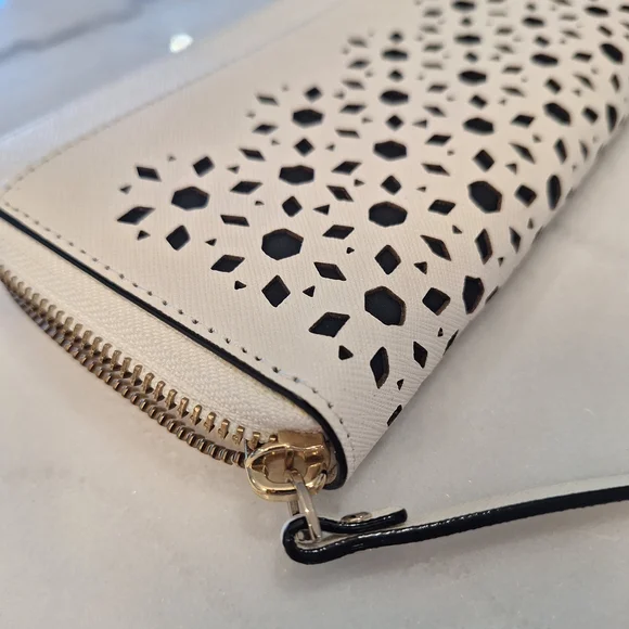 NWT Kate Spade Off White & Black Laser-Cut Continental Wallet. Textured Leather - Picture 4 of 4